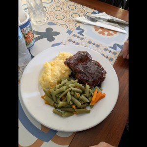 lomito la gorda con salsa de asado