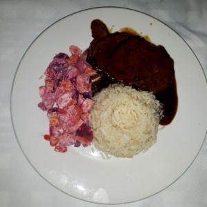 Asado Negro con Arroz y Ensalada Tricolor