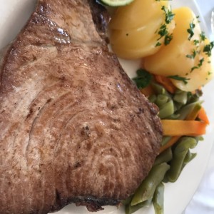 atun con papas y vegetales