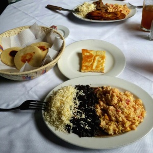 desayuno turpial sin carne con queso frito