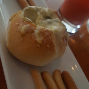 Fundue de queso en pan