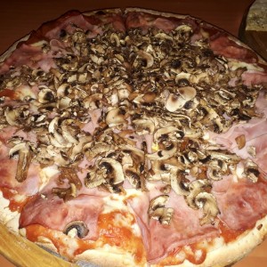 Pizza Funghi Grande con extra de Anchoas