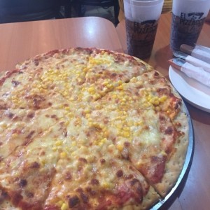 Pizza Margarita con extra de maiz