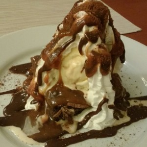 Brownie con helado