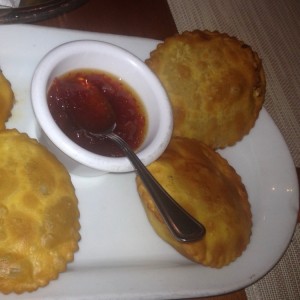 pastelitos de carne con salsa de pimenton