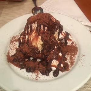 Brownie con helado
