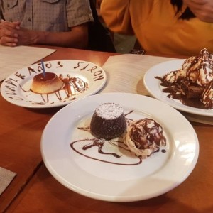 Postres - Brownie, Tocinillo, Volcan de chocolate