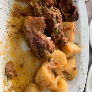 ESTOFADO DE GALLO