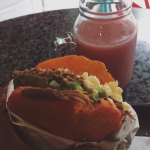 Arepa de Aji Dulce Pelua con Aguacate