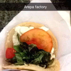 Arepa capresa de queso de cabra
