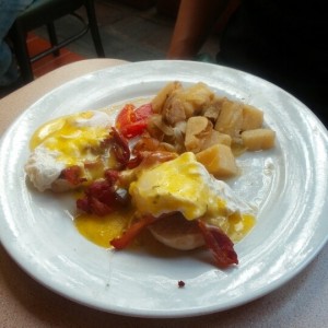 Huevos Benedictinos