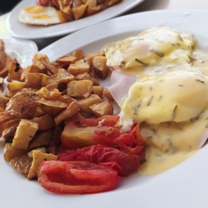 Huevos Benedictinos