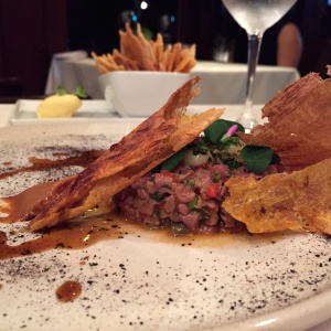 Tartar de cordero con coco y curry