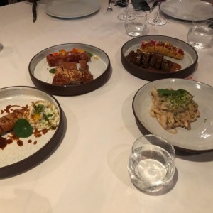cochinillo, pasta con pulpo, arroz pegado con huevo 