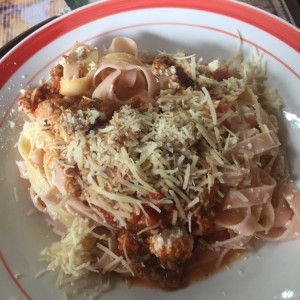Fettuccini con carne