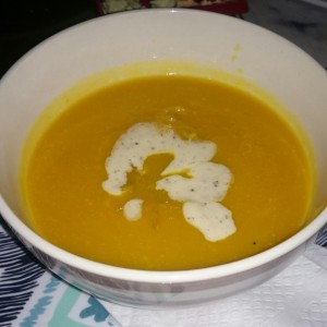 Crema de auyama con un toque de naranja