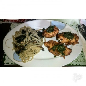 Pasta con hongos y pollo relleno al pesto ?
