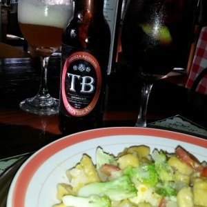 gnocchi di zucca junto a tinto de verano y cerveza de trigo... recomendados todos