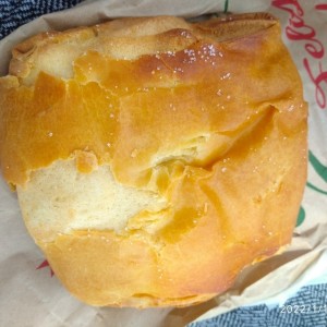 mini lunch delicioso. cómo fue para llevar por eso lo ven asi. pero estaba perfecto