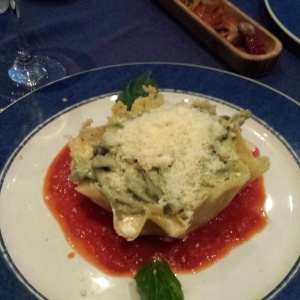 Canasta de parmesano y pasta corta 