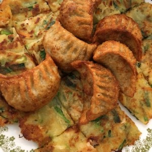 abajo es haemul pajeon( tortilla de huevo) rica
