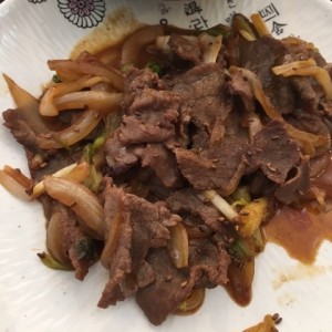 bulgogi (carne de res y cebolla salteado)