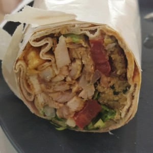 sandwich de pollo y falafe 