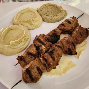 Pinchos de lomito