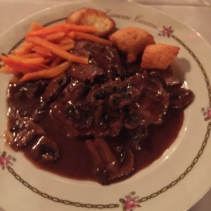 Medallones de Venado con zanahorias y papitas