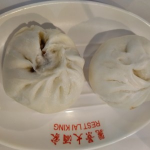 pan al vapor relleno de cerdo , bao