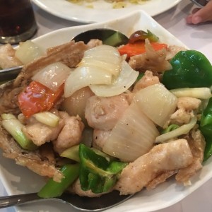 pollo en su nido