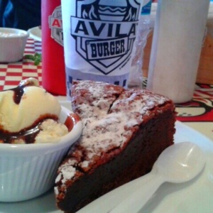 Brownie con helado