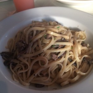 Pasta con lomito y 3 tipos de hongos