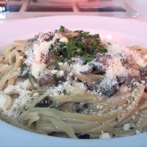 Pasta de hongos y solomo