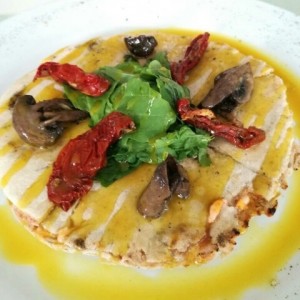 mini foccacia con hongos y tomates secos 