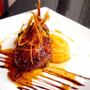 Centro de lomito con chutney de tomate