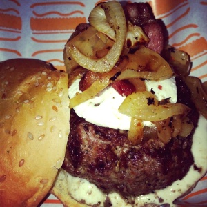 Euro Burger con extra de tocineta 