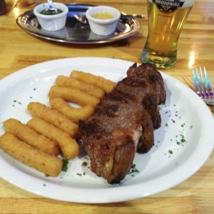 bife de chorizo con deditos de yuca