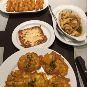 yuca frita, camarones al ajillo, queso a la plancha, tostones