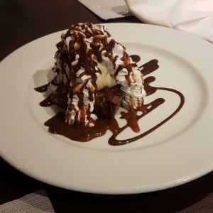 Brownie con helado