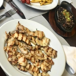 1/2 Pollo Deshuesado a la Parrilla Entero, Corte Fino o BBQ