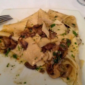 Parppadelle aglio, olio e funghi