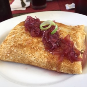 Creppe de pollo con mermelada de cebolla
