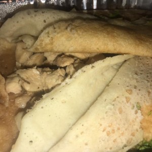 Crepe de Poulet (Pollo), Excelente, con Cebollas Caramelizadas