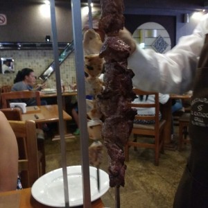espetada de pollo y solomo