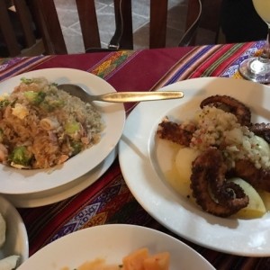 pulpo a la parrilla y arroz con mariscos