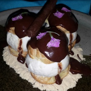 Profiterol con helado