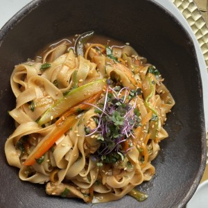 Tallarines con pollo