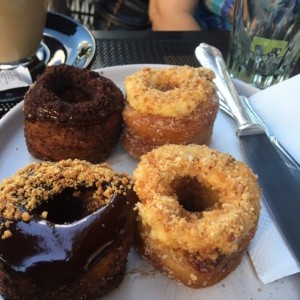Cronuts (Chesse Cake, Choco Mani)