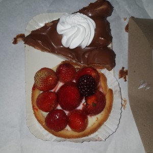 Profiterol y Tarta de fresas